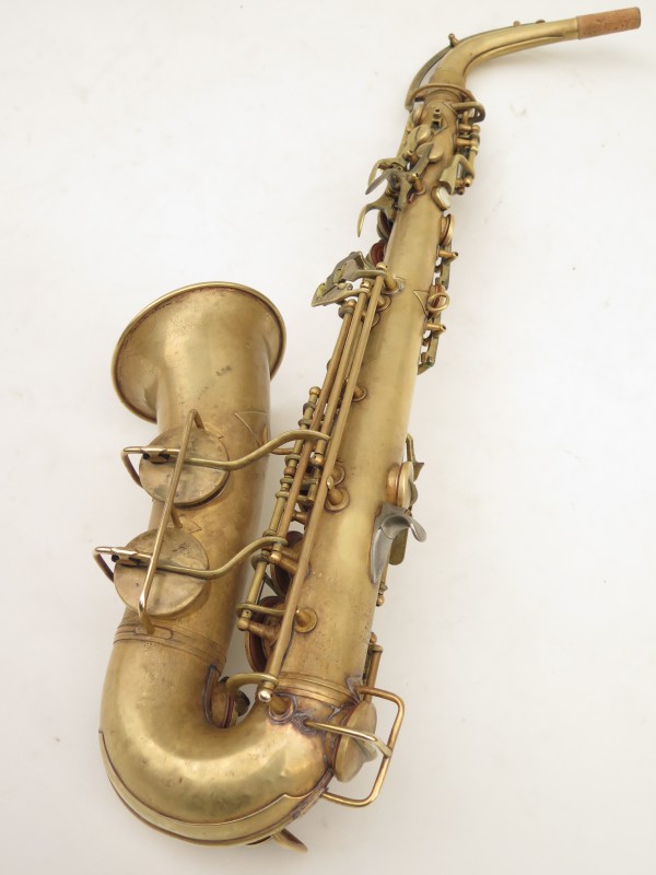 Saxophone alto Conn transitionnel ladyface non verni gravé (10)
