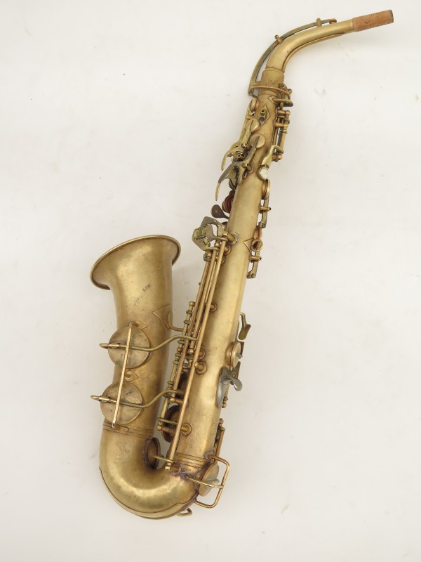 Saxophone alto Conn transitionnel ladyface non verni gravé (12)