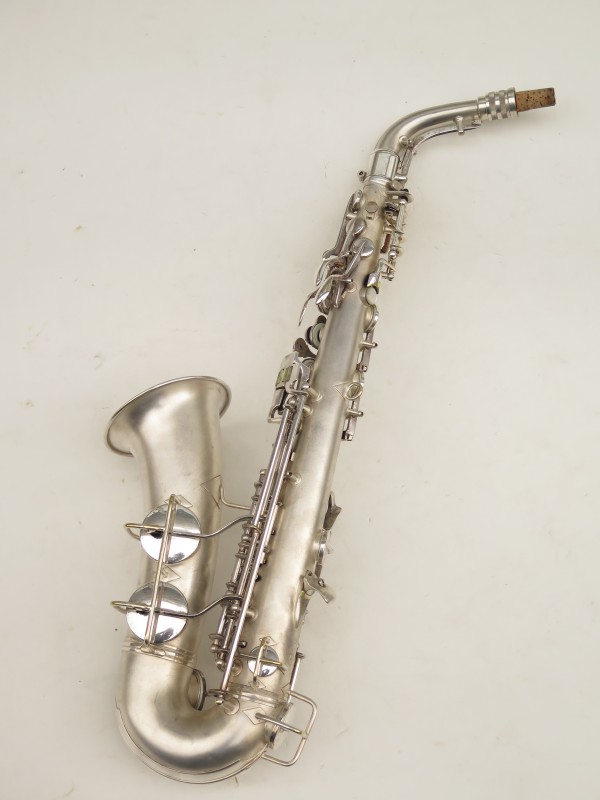 Saxophone alto Conn transitionnel Art Deco argenté sablé plaqué or (10)