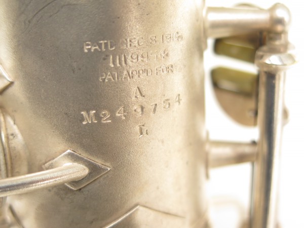 Saxophone alto Conn transitionnel Art Deco argenté sablé plaqué or (6)