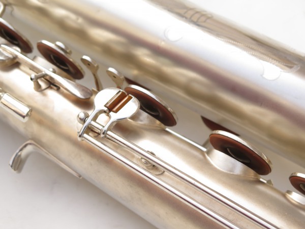 Saxophone baryton Buescher Aristocrat Big B argenté sablé (4)