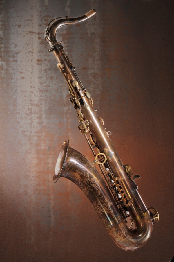 advences-tenor-saxophone-vintage-01