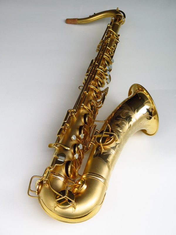 Sax ténor Conn Chu Berry plaqué or (1)