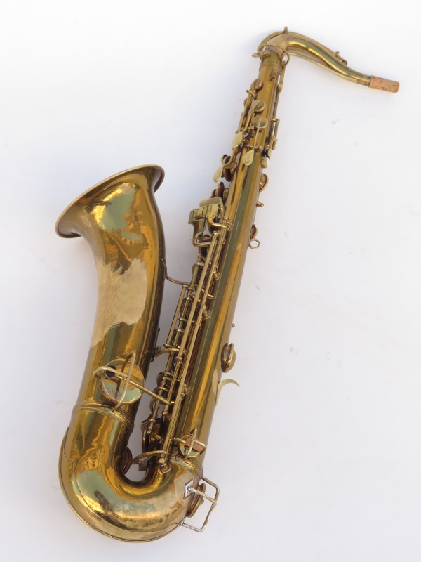 Saxophone ténor Conn transitionnel verni gravé (10)