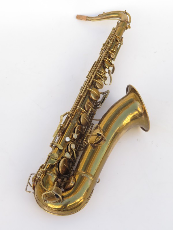 Saxophone ténor Conn transitionnel verni gravé (9)