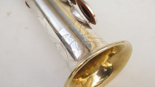 Saxophone soprano Conn argenté gravé (1)