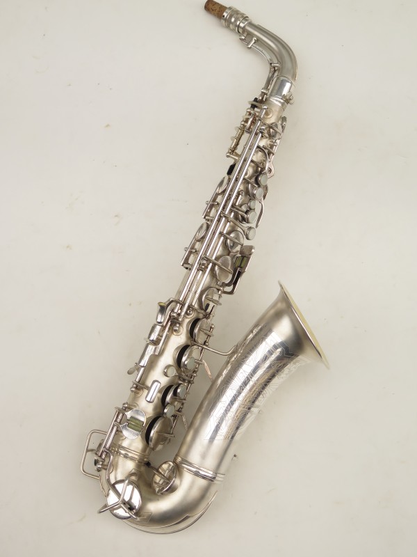 Saxophone alto Conn transitionnel Art Deco argenté sablé plaqué or (7)