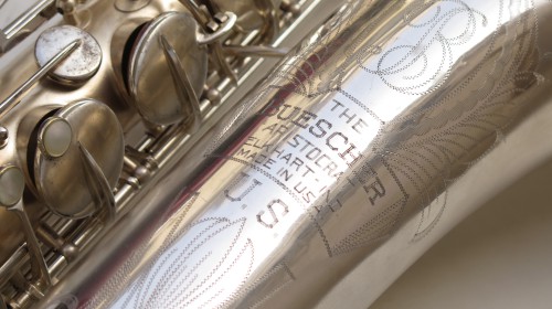 Saxophone baryton Buescher Aristocrat Big B argenté sablé (1)