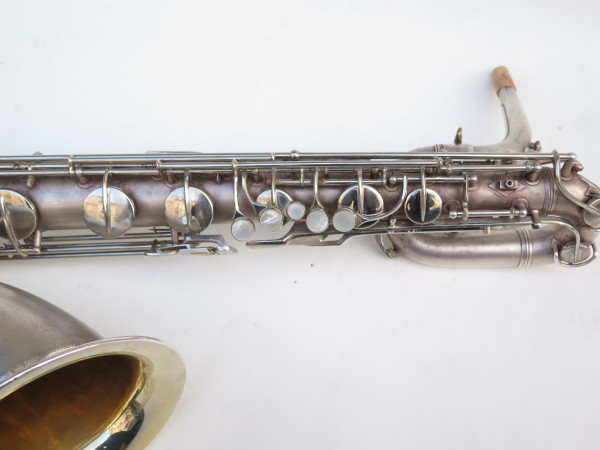 Saxophone baryton Conn 12M argenté gravé pavillon plaqué or (8)