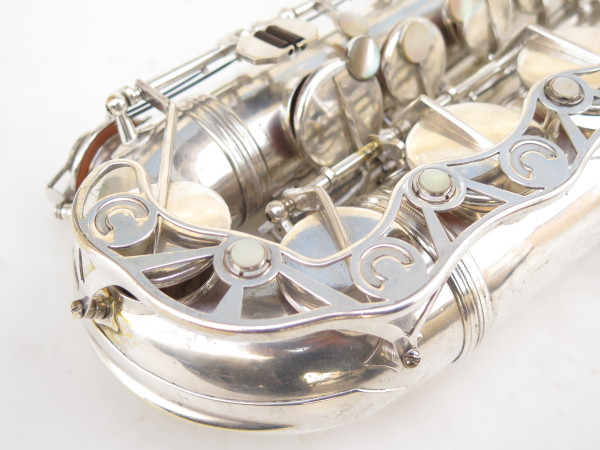 Saxophone alto Couesnon monopole argenté gravé (13)