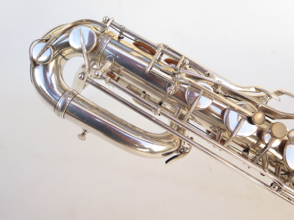 Saxophone baryton Couesnon Monopole conservatoire argenté gravé (3)