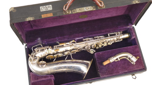 Saxophone alto Conn Transitionnel argenté sablé gravé Ladyface (1)