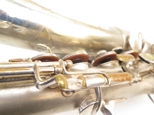 Saxophone alto Conn Transitionnel argenté sablé gravé Ladyface (11)