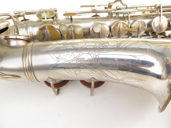 Saxophone alto Conn Transitionnel argenté sablé gravé Ladyface (14)