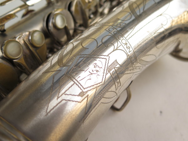 Saxophone alto Conn Transitionnel argenté sablé gravé Ladyface (5)