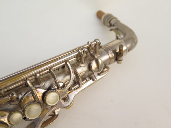 Saxophone alto Conn Transitionnel argenté sablé gravé Ladyface (7)