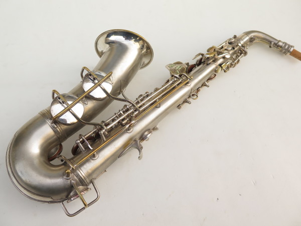 Saxophone alto Conn Transitionnel argenté sablé gravé Ladyface (8)