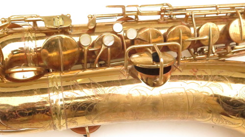 Saxophone tenor Pan American stencil Conn verni gravé (1)