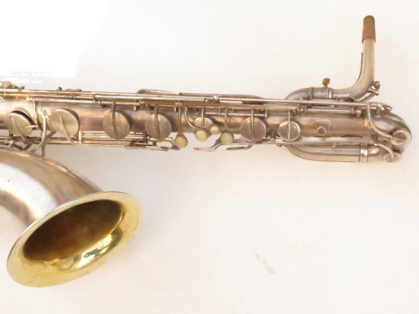 Saxophone baryton Conn 12M argenté sablé (1)