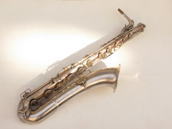 Saxophone baryton Conn 12M argenté sablé (13)