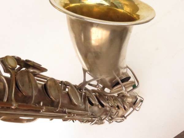 Saxophone baryton Conn 12M argenté sablé (8)
