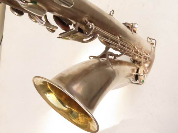 Saxophone baryton Conn 12M argenté sablé (9)