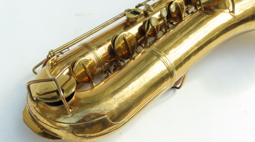 Saxophone baryton Conn transitionnel Verni (1)